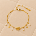 Pulsera Estela Marina con concha central, estrellas y perlas