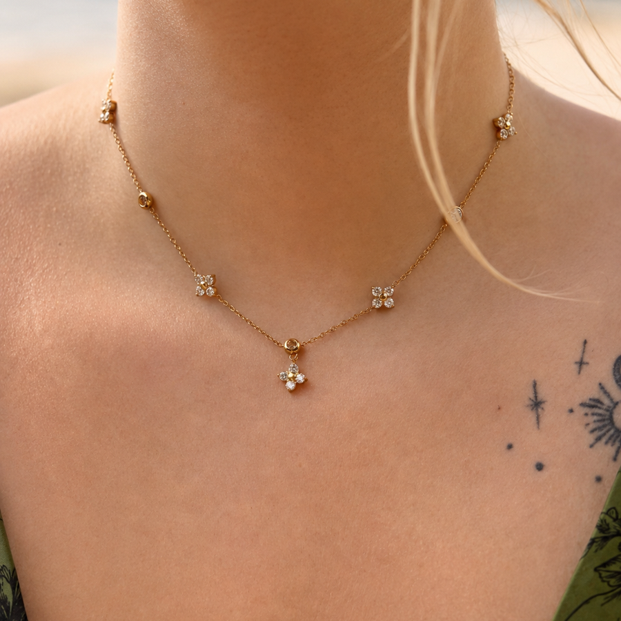 Collar Elara